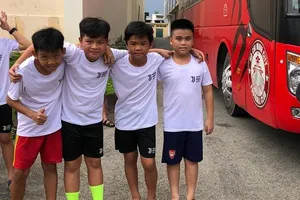 “Mẹ ơi, con đậu Học viện Juventus rồi!”