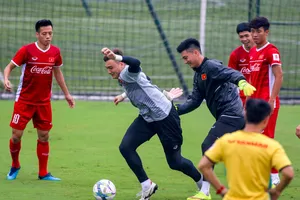 Thủ môn Văn Lâm và Tiến Dũng chưa chắc suất chơi AFF Cup