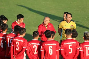 Ngày thứ hai căng thẳng của thầy trò Park Hang-seo tại Lào