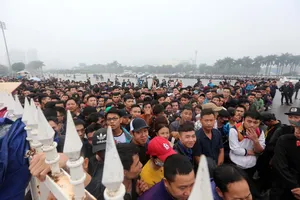 Khổ vì mua vé xem tuyển Việt Nam đấu với Malaysia