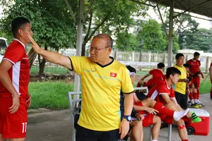 Myanmar mưa lớn, tuyển Việt Nam suýt hủy tập