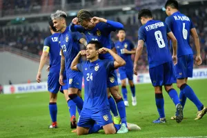 Clip: Tuyệt phẩm sút phạt góc ăn bàn của tuyển thủ Thái