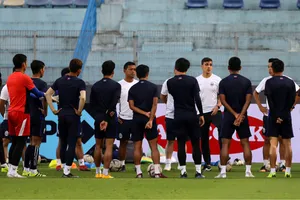 Campuchia bí mật tập luyện trên sân Hàng Đẫy