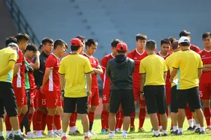 Thầy trò Park Hang-seo đội nắng tập giữa trưa ở Malaysia