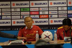 HLV Park Hang-seo khóc trong phòng họp báo