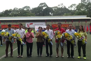 Những trận bóng nghĩa tình vì cái Tết vui cho dân nghèo