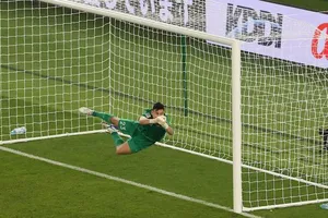 Lỗi của thủ môn Văn Lâm và cái thua ngược trong đau đớn!