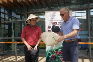 Huyền thoại Greg Norman ấn tượng với cà phê NUTI CADA