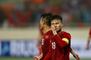 Ngón tay đưa lên môi và nỗi “ẩn ức” Quang Hải