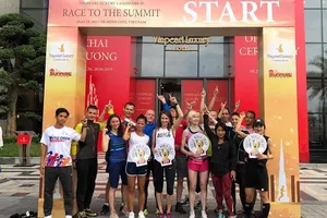 Kỳ thú giải chạy thang bộ 'Cuộc đua lên đỉnh cao'