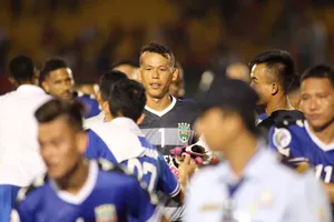 Thừa nhận sai lầm, thủ môn Tấn Trường vẫn phản ứng fan bóng đá