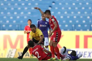 VFF khen thưởng trọng tài Ngô Duy Lân cứu cầu thủ trên sân