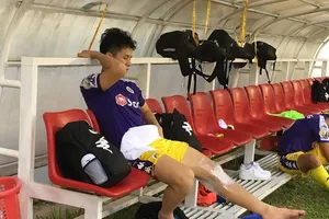 Thầy Park mất trụ cột ở King’s Cup, thủ môn Tiến Dũng mất suất