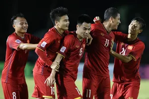 Quang Hải tái đấu Stephan Schrock đáng gờm ở AFC Cup 