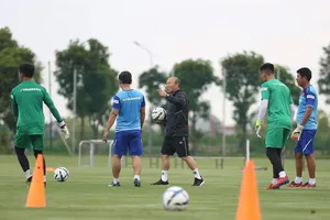 Ông Park hủy trận đấu tập của U-22 Việt Nam, chờ gặp Kitchee