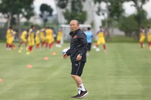 Đấu thầy cũ Hiddink, ông Park không cần Quang Hải, Martin Lo