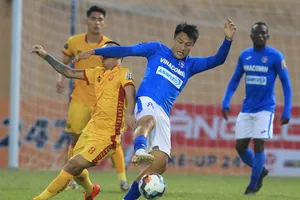 Mạc Hồng Quân lên tuyển đá chỗ nào?