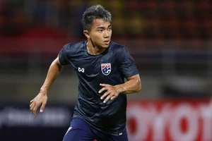 ‘Messi Thái’ chấn thương nghỉ 2 tuần, HLV Nishino lo sốt vó