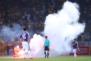 ‘Soi’ hooligan ở sân Mỹ Đình trận tiếp Malaysia