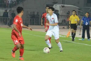 Vì sao Văn Hậu khó đá chính ở trận tiếp Malaysia?