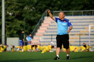 Ông Park thiếu quân trầm trọng