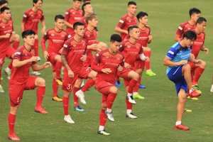 Chủ sân Mỹ Đình tự tin, Thái Lan làm gì cho đỡ… run?