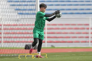 Thủ môn Bùi Tiến Dũng: Hãy đứng lên từ chỗ đã ngã!