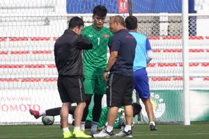 Thầy Park đưa thủ môn Tiến Dũng trở lại thay Văn Toản