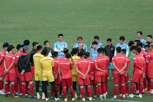 Ông Park suy tư với lực lượng mỏng và đối thủ bí hiểm