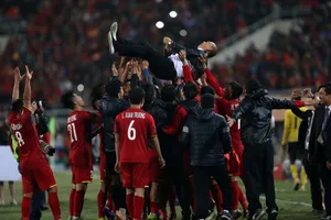 Trao giải Cống hiến cho HLV Park Hang-seo và Mai Đức Chung