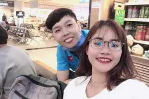 Chương Thị Kiều giấu nỗi buồn, chia tay đồng đội đi Úc