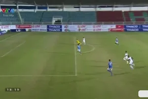 Clip: Văn Toàn cướp bóng nhanh như chớp, HA Gia Lai có 3 điểm