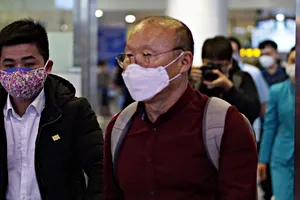 Hết hạn tự cách ly, ông Park làm gì?