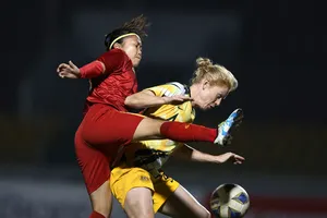 Clip: Hai cô gái TP.HCM gây sốc tuyển Úc