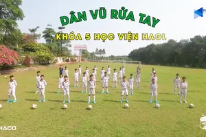 Cầu thủ HA Gia Lai nhảy điệu 'Corona xa ta ra' cực chất 