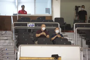 VFF tính chuyện giảm lương, ông Park khó xử