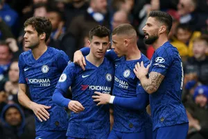 Arsenal ra sân tập, Chelsea chơi đẹp mùa dịch COVID-19
