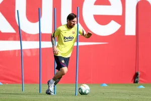 Messi ra sân tập luyện, La Liga tái xuất