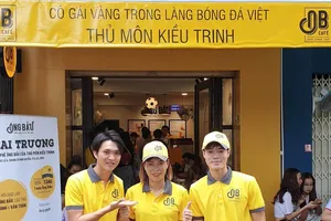 Thủ môn Kiều Trinh bán cà phê Ông Bầu nuôi... bóng đá