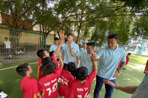 CLB Sài Gòn thưởng nóng cầu thủ nhí ngày Quốc tế Thiếu nhi