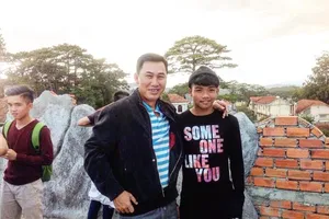 Truất quyền chỉ đạo HLV bóp cổ cầu thủ