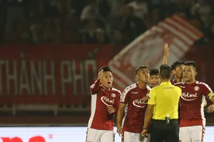 Trọng tài sai lầm và nỗi oan thấu trời xanh của CLB