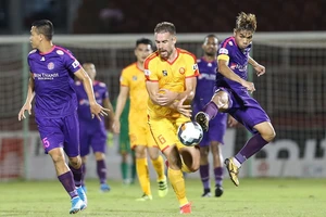 Cách ly một HLV, bốn đội đòi hủy V-League