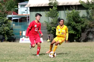 Lạ lùng giải vô địch U-16 nữ quốc gia vẫn lăn bóng mùa dịch