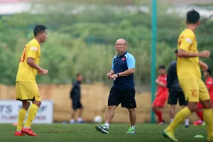 Không thể ‘xay gạo’, ông Park đành phải ‘bế em’