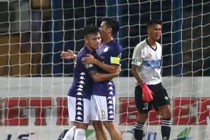 Đá ‘chấp’ ngoại binh, Hà Nội vẫn thắng dễ Viettel