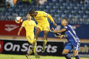 CLB Nam Định phá luật, Ban trọng tài VFF lại mệt mỏi