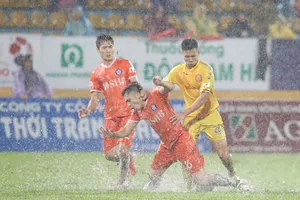 CLB Nam Định thua do trọng tài, nhưng không thể rớt hạng!