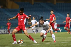 Nghịch lý đội bóng của bầu Đức thua xa đội bầu Hiển