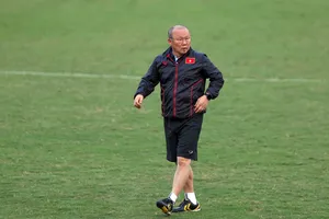 Sau trận thắng lớn Nam Định, ông Park dự đám cưới Công Phượng